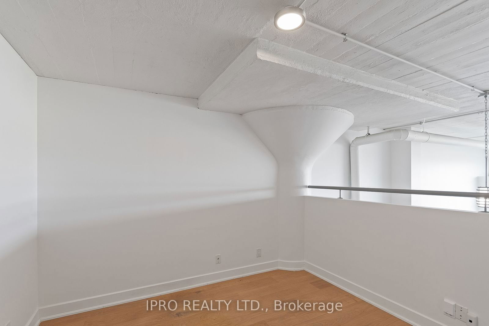 1001 Roselawn Ave, unit 319 for rent