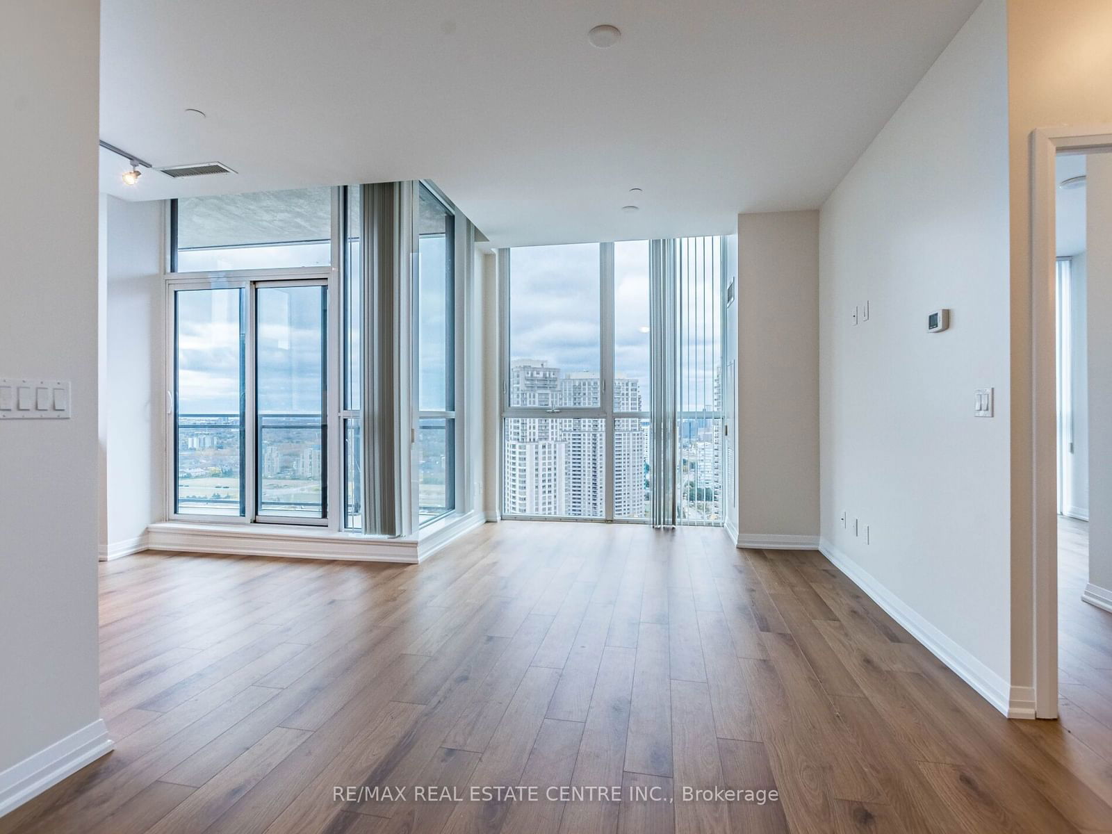 75 Eglinton Ave W, unit 2502 for rent