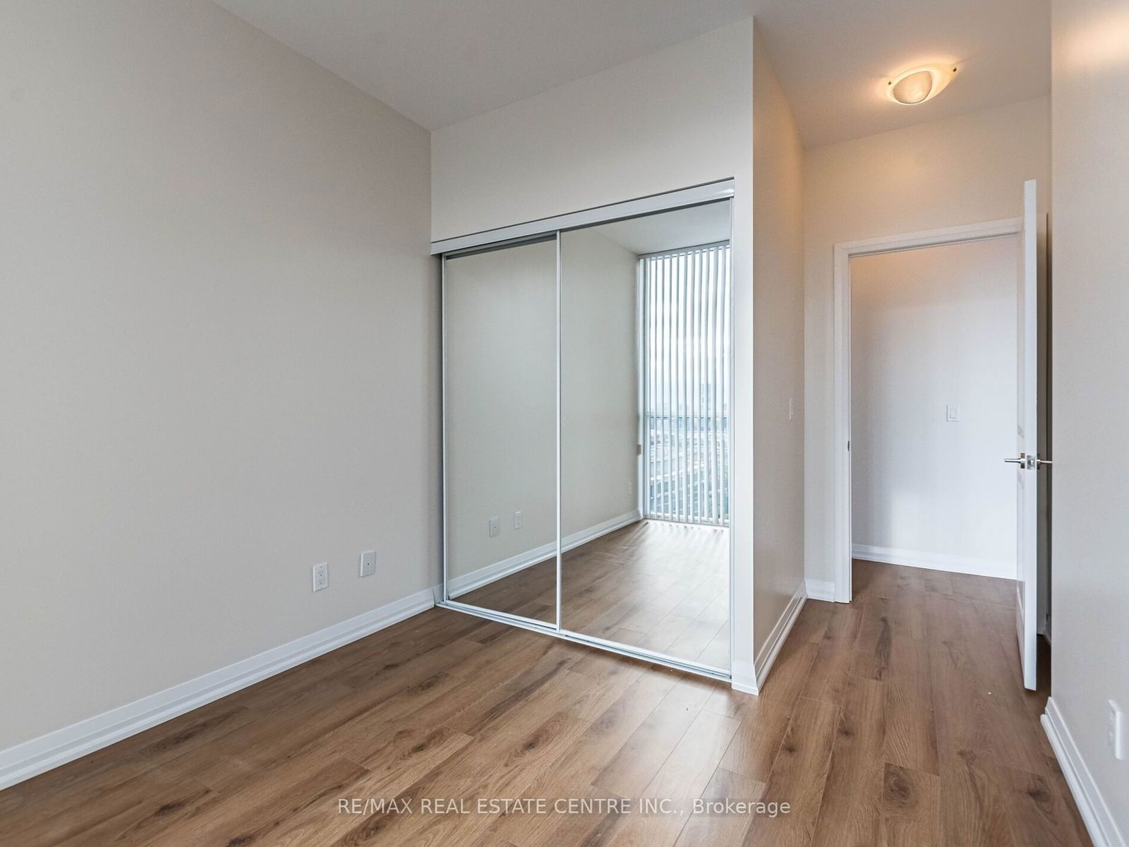 75 Eglinton Ave W, unit 2502 for rent