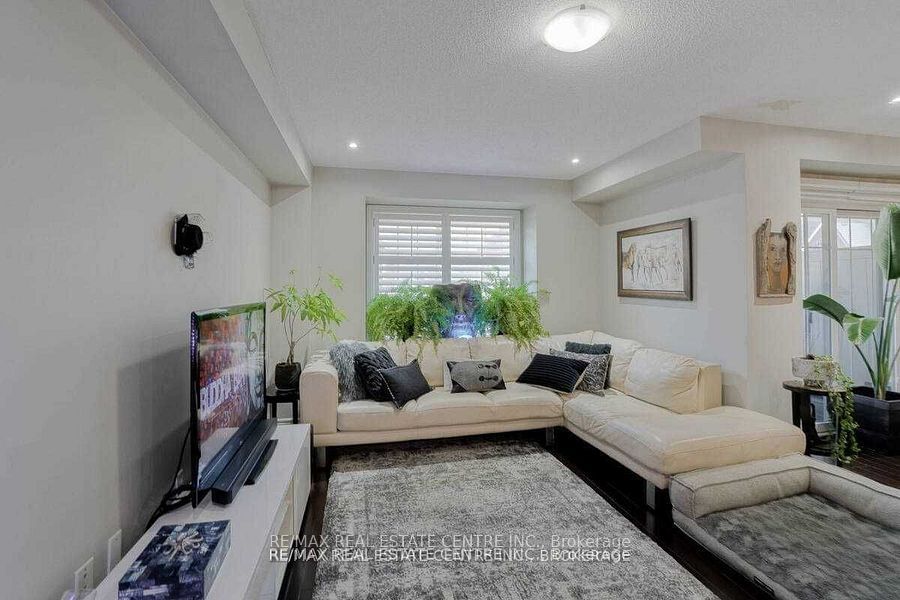 362 Plains Rd E, unit 17 for rent