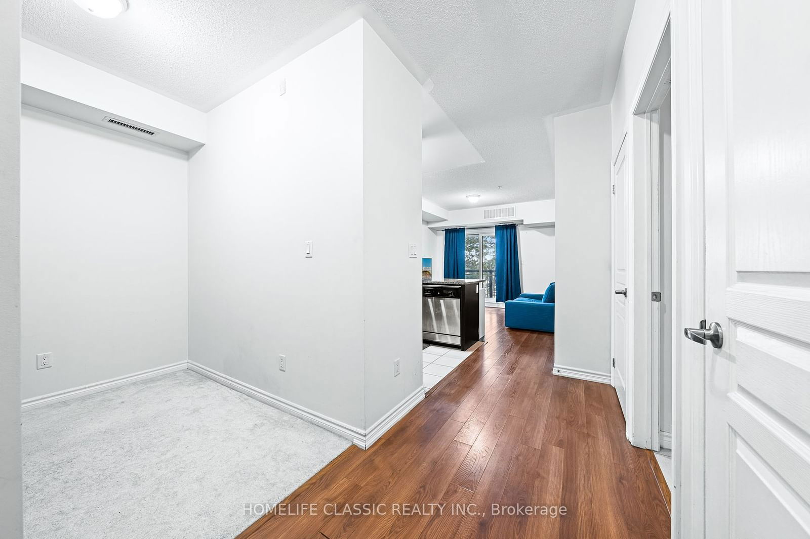 570 Lolita Gdns, unit 203 for sale