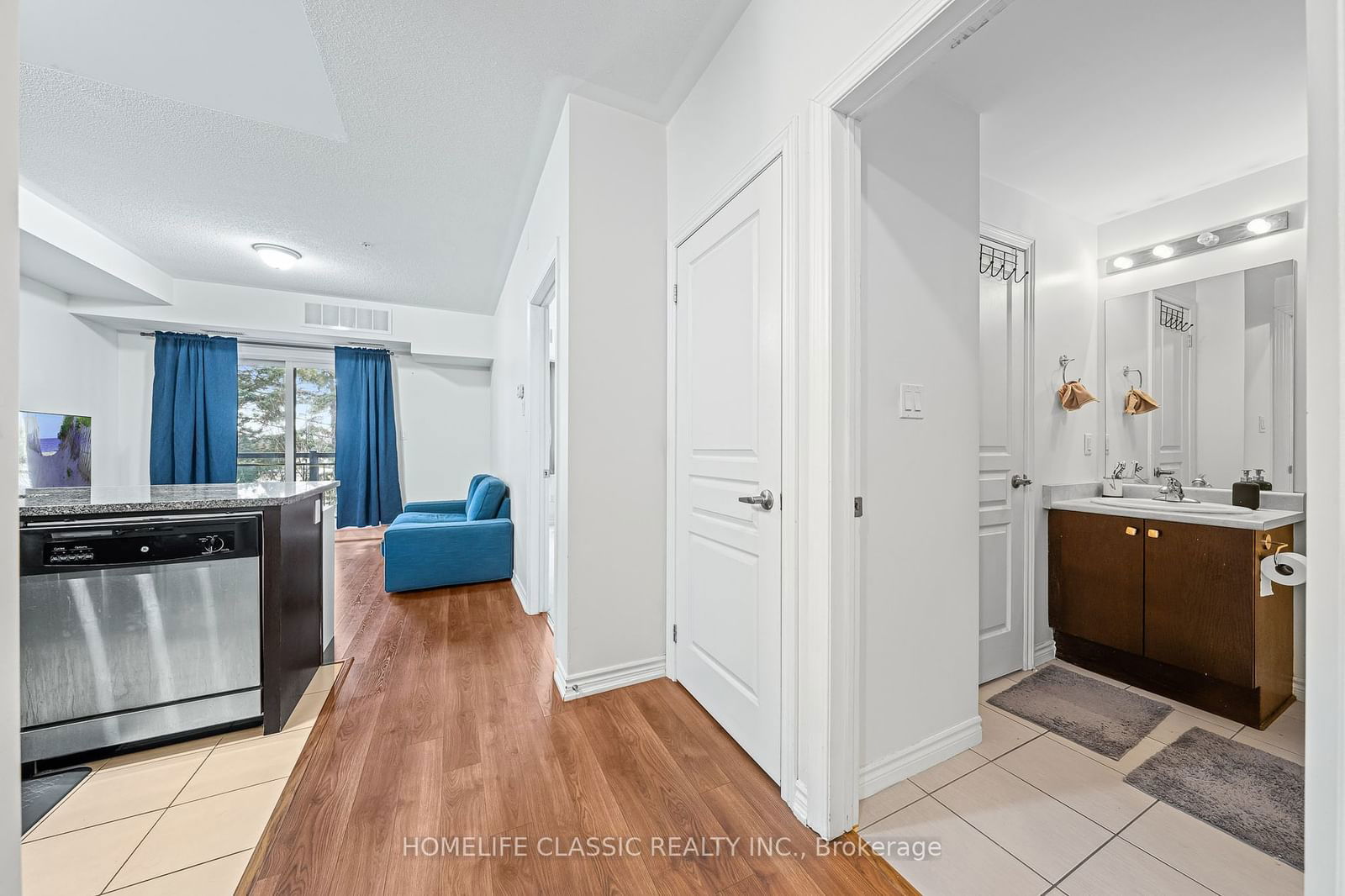 570 Lolita Gdns, unit 203 for sale