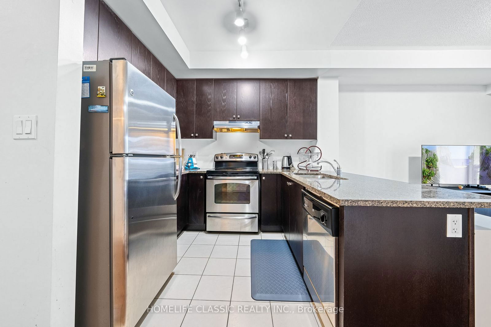 570 Lolita Gdns, unit 203 for sale