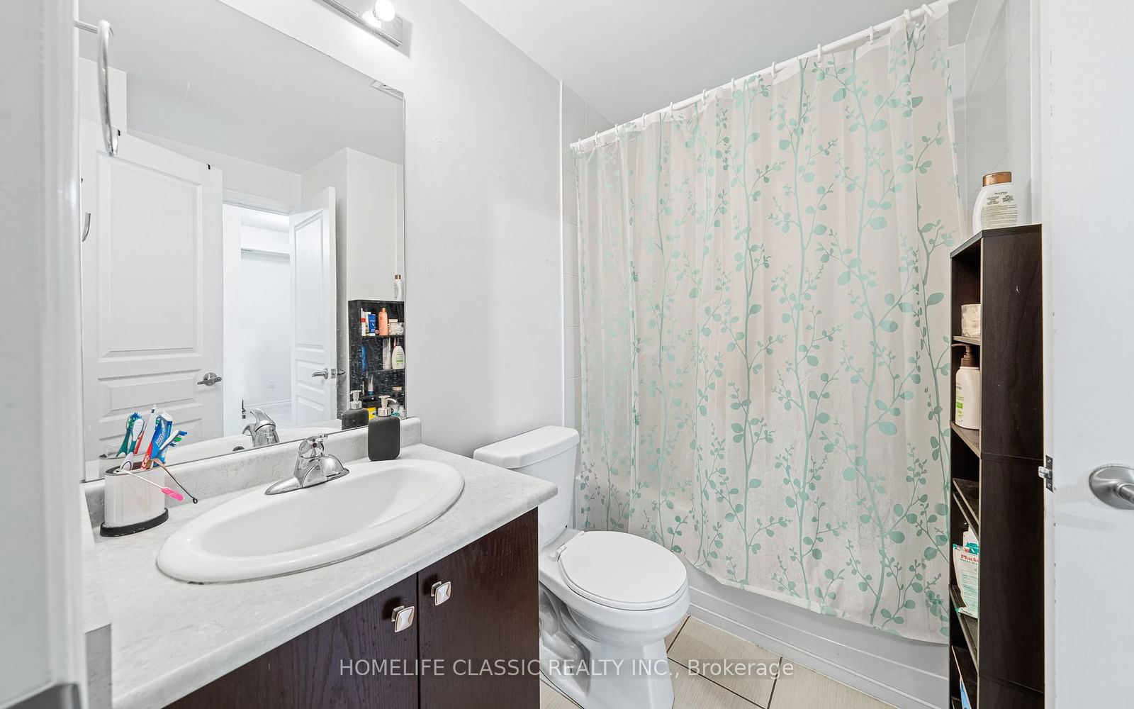 570 Lolita Gdns, unit 203 for sale