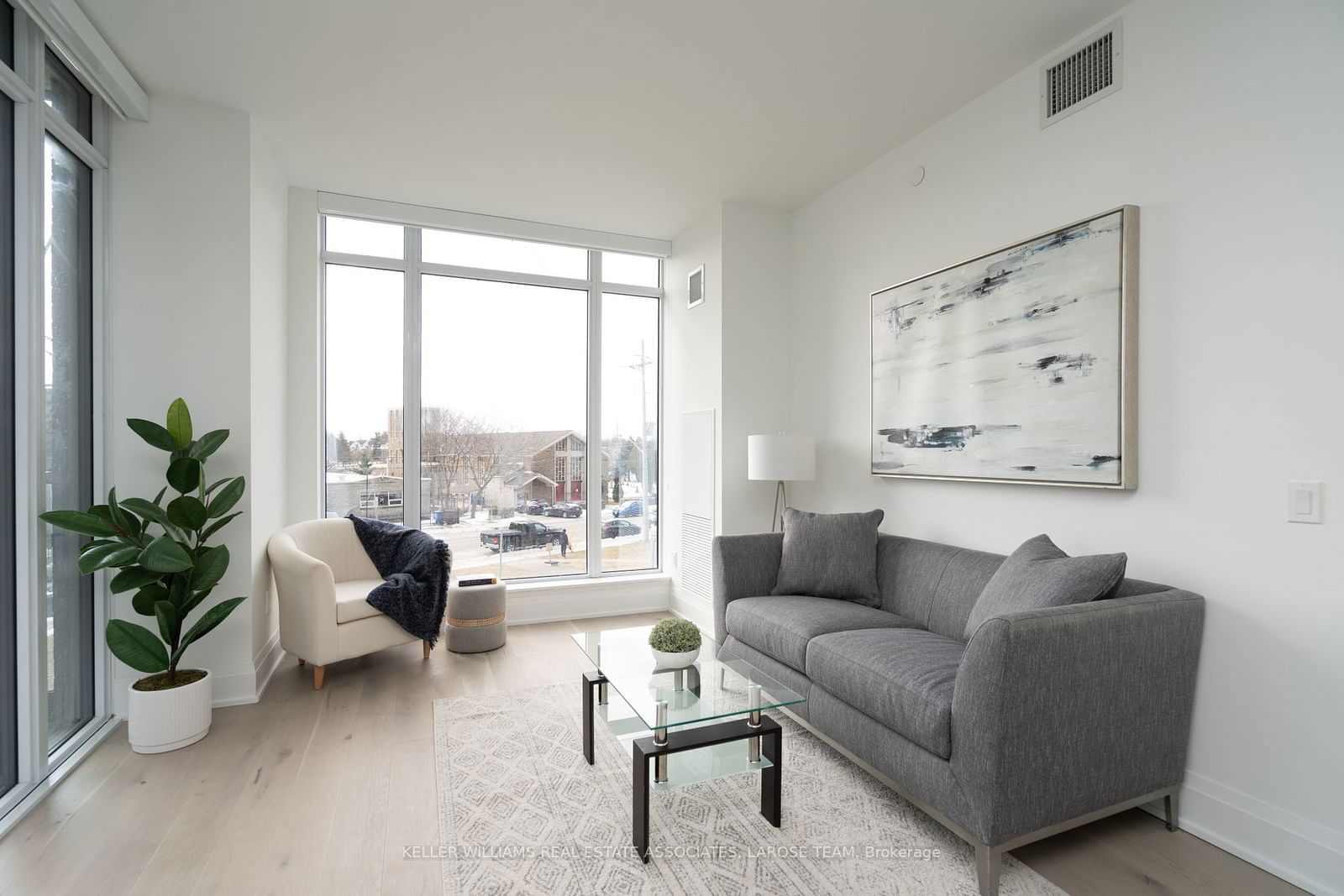 21 Park St E, unit 305 for sale