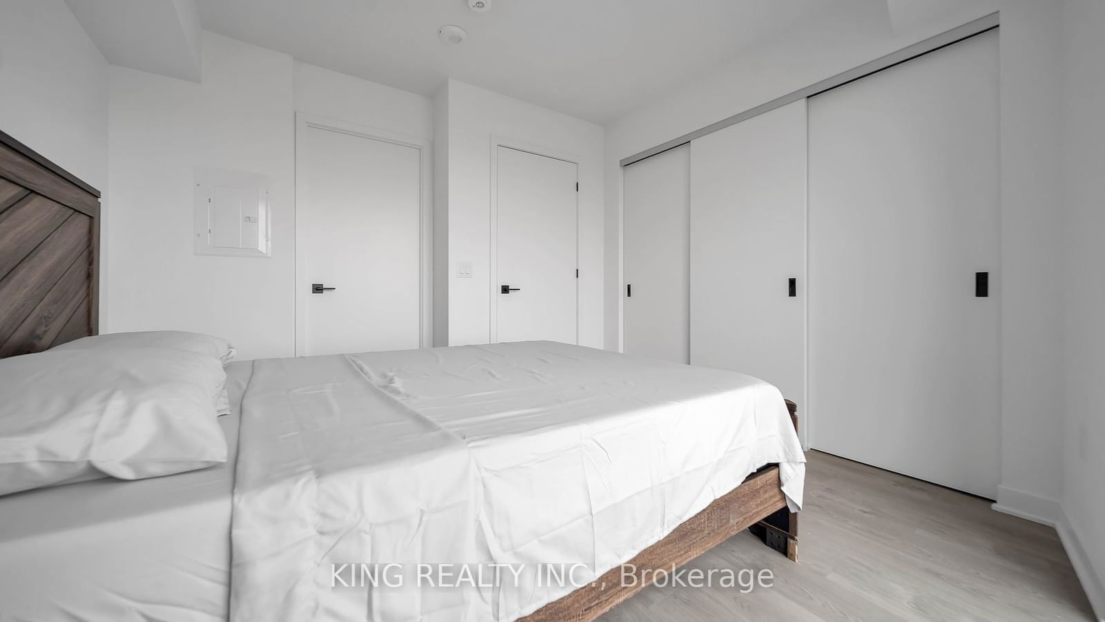 36 Zorra St, unit 515 for rent