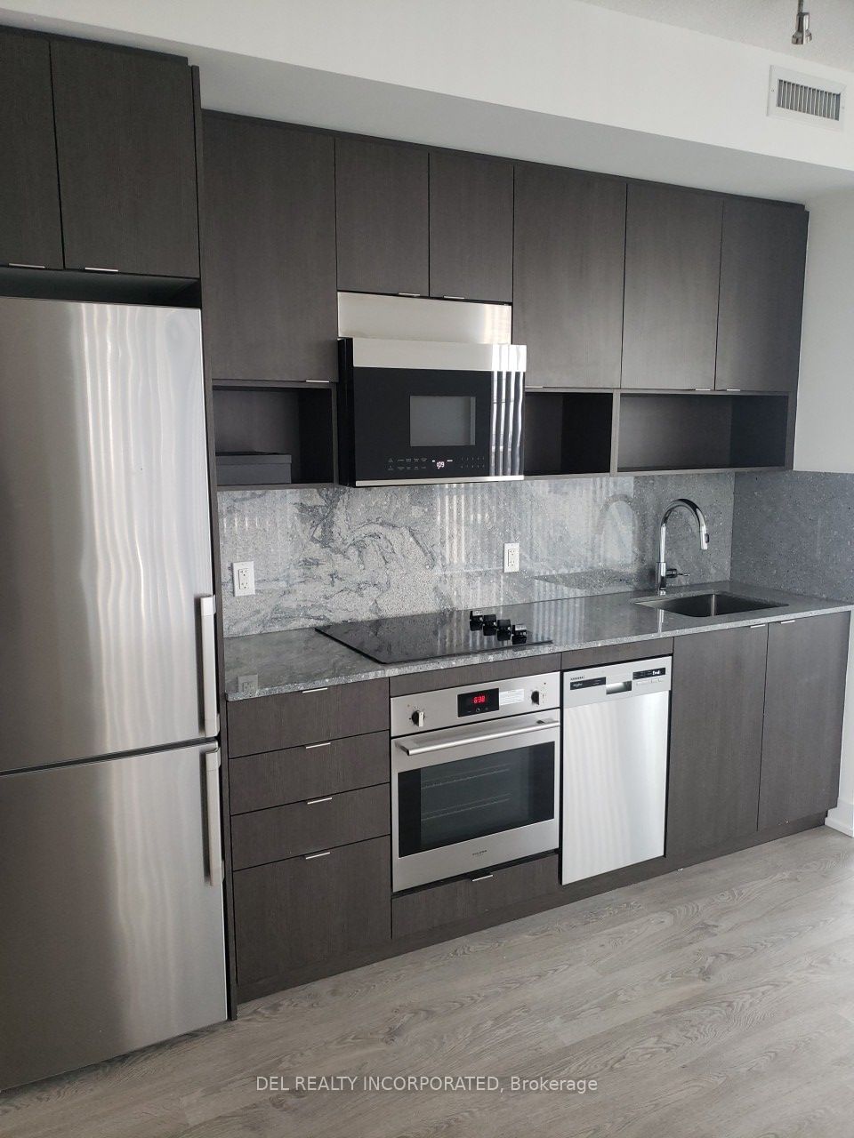 7 Mabelle Ave, unit 3104 for rent