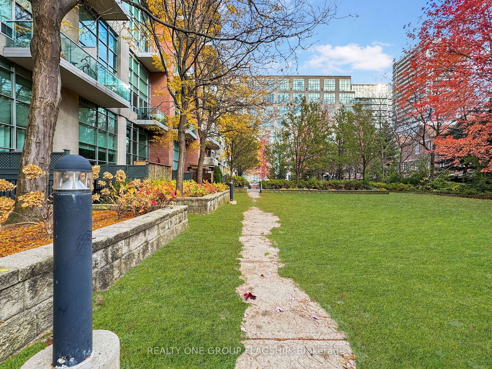 Mystic Pointe - Skylofts II, Etobicoke, Toronto