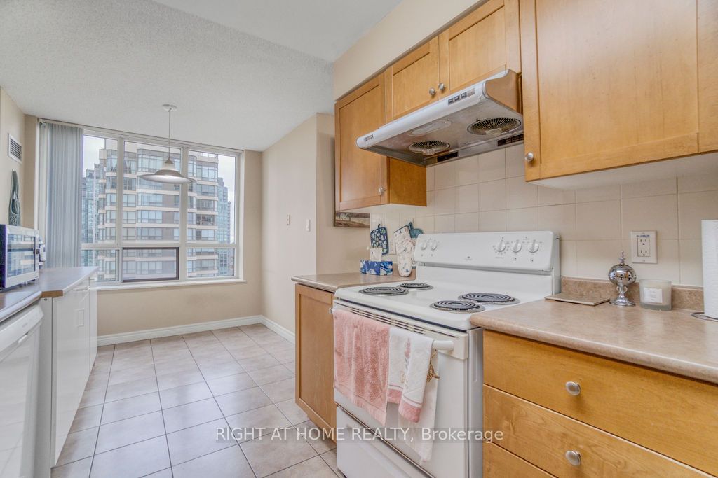 156 Enfield Pl, unit 2107 for sale