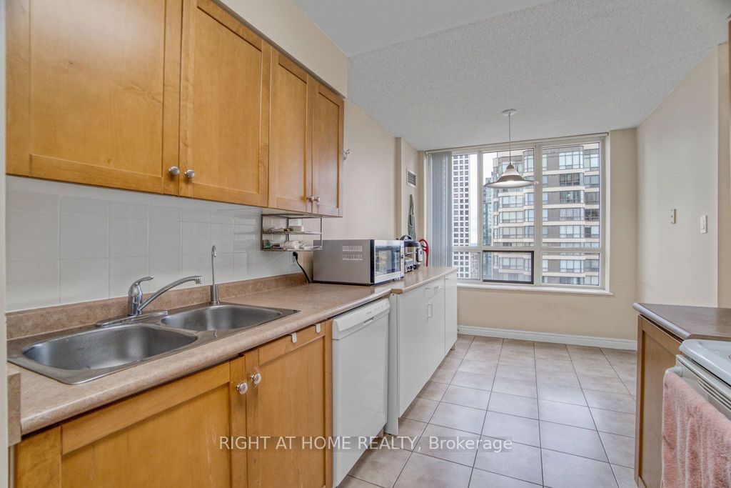 156 Enfield Pl, unit 2107 for sale