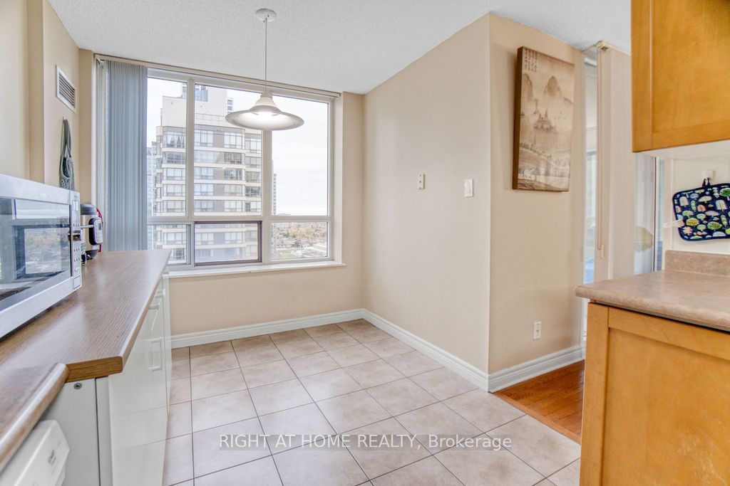 156 Enfield Pl, unit 2107 for sale