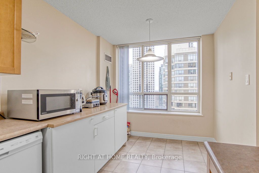 156 Enfield Pl, unit 2107 for sale