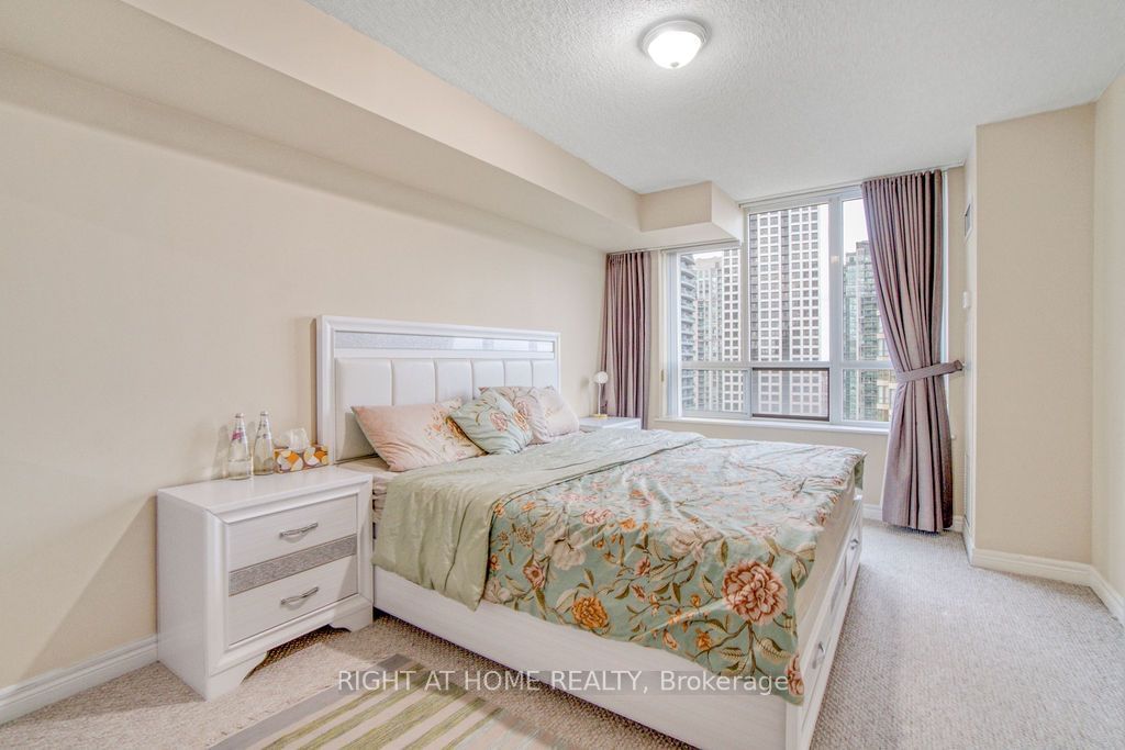 156 Enfield Pl, unit 2107 for sale