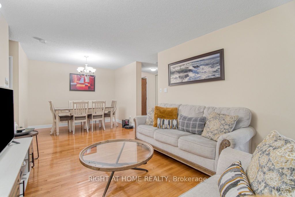 156 Enfield Pl, unit 2107 for sale