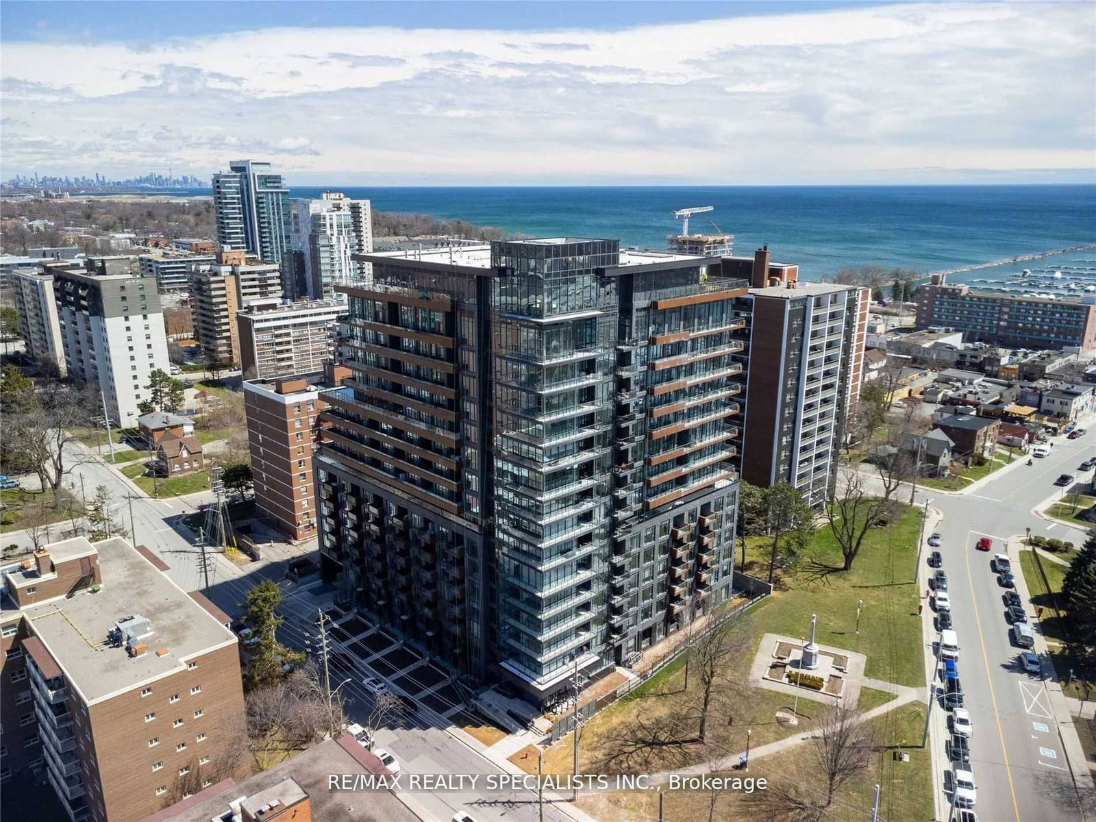 21 PARK St E, unit 719 for sale