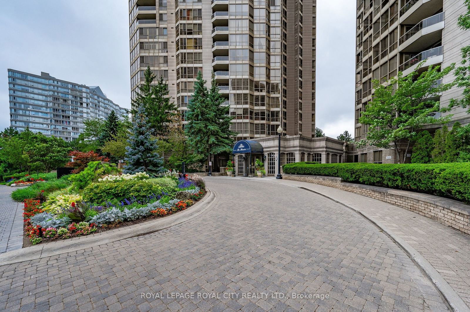 55 Kingsbridge Garden Circ, unit 406 for sale