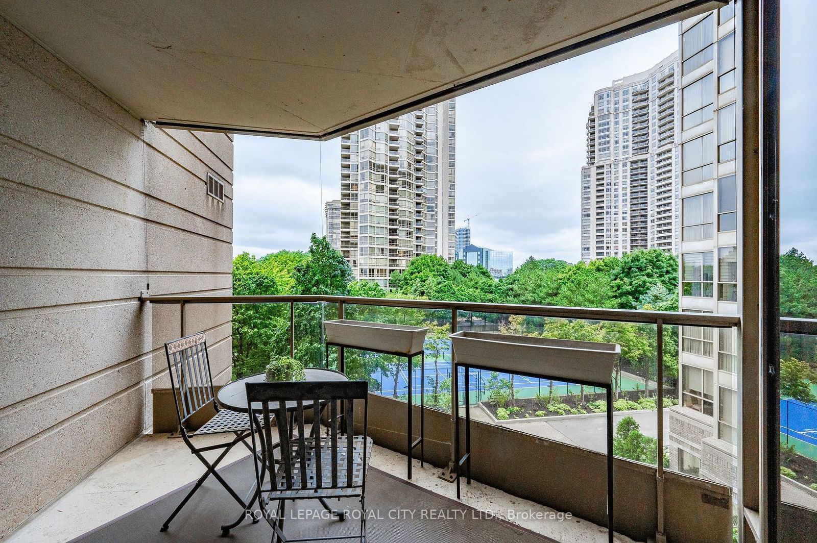 55 Kingsbridge Garden Circ, unit 406 for sale