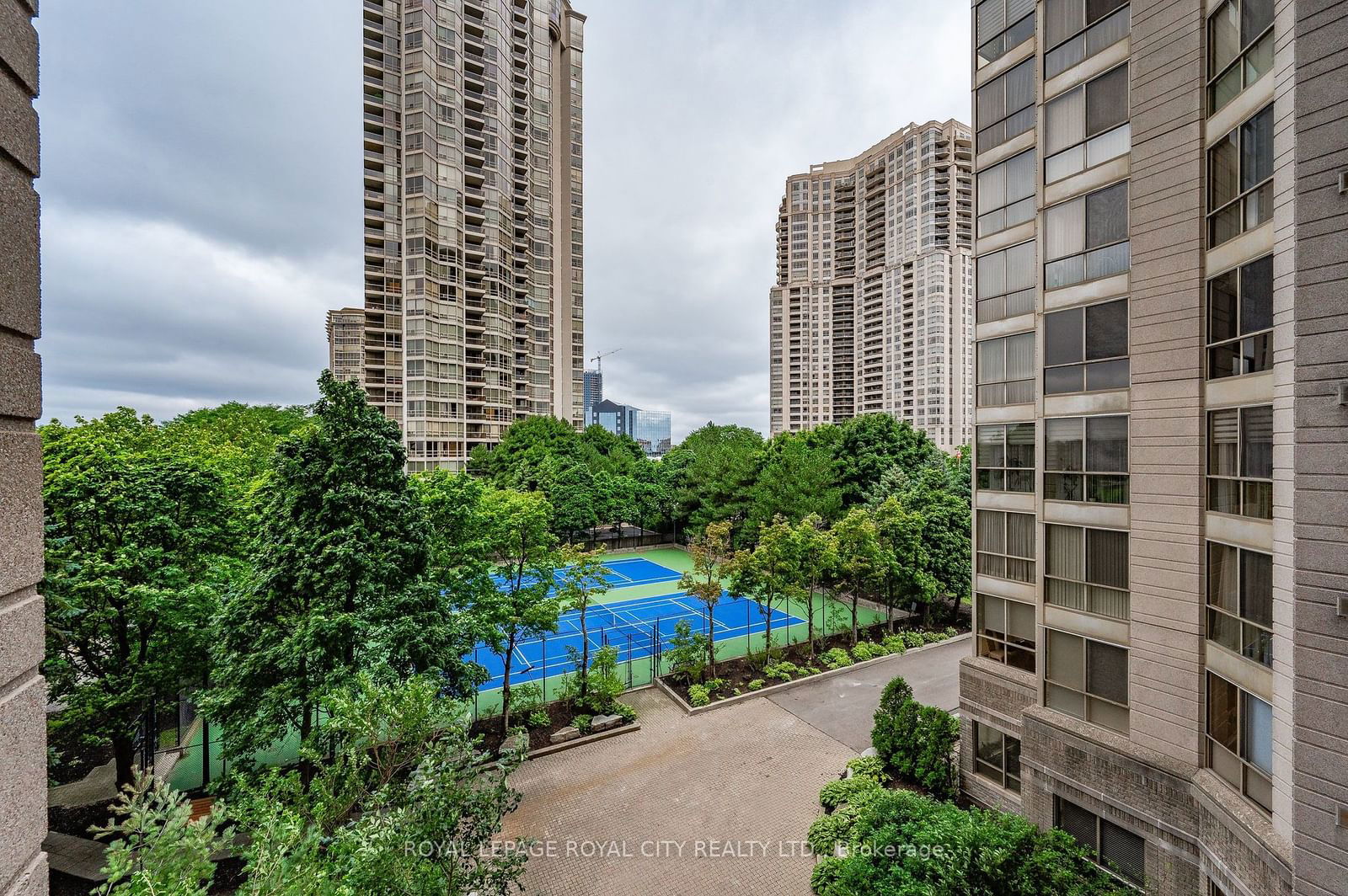 55 Kingsbridge Garden Circ, unit 406 for sale