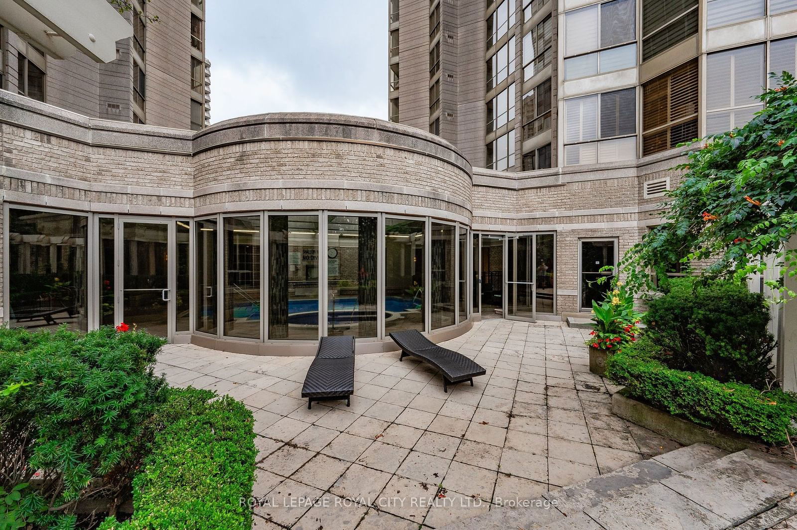 55 Kingsbridge Garden Circ, unit 406 for sale