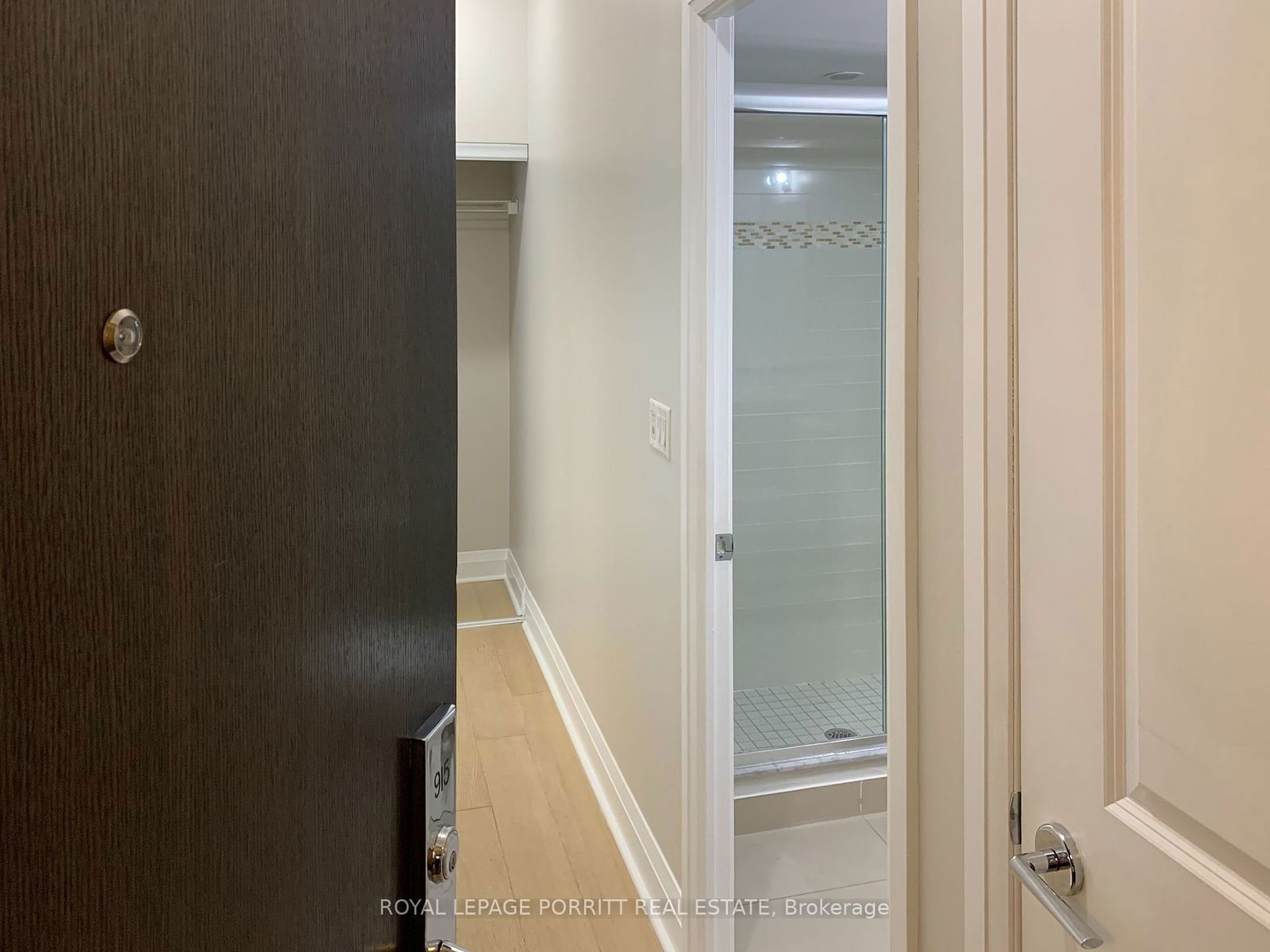 1185 The Queensway Way, unit 915 for rent