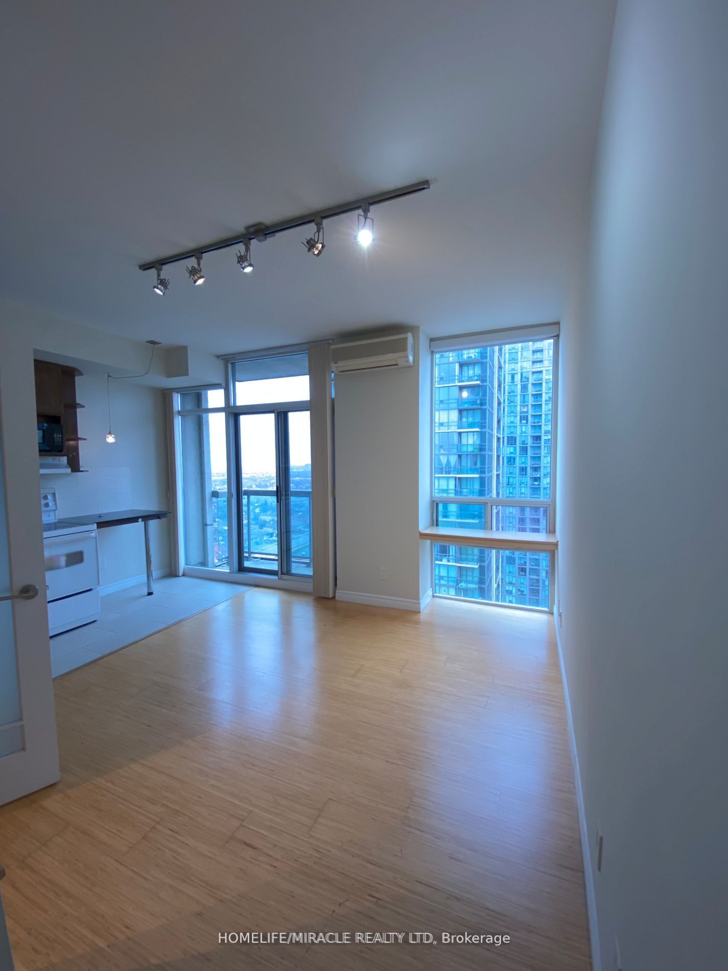 3504 Hurontario St, unit 3106 for rent