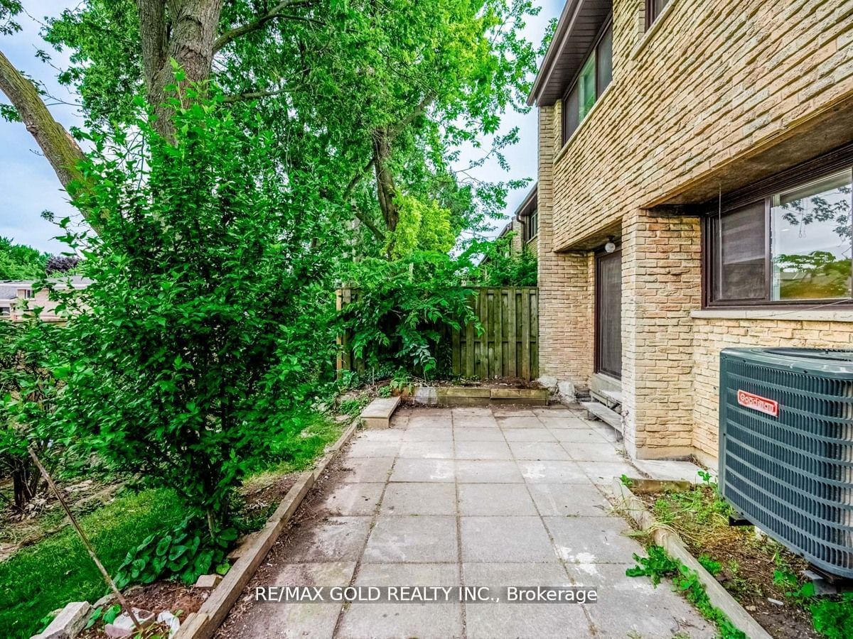 2605 Woodchester Drive Townhomes, Mississauga, Toronto