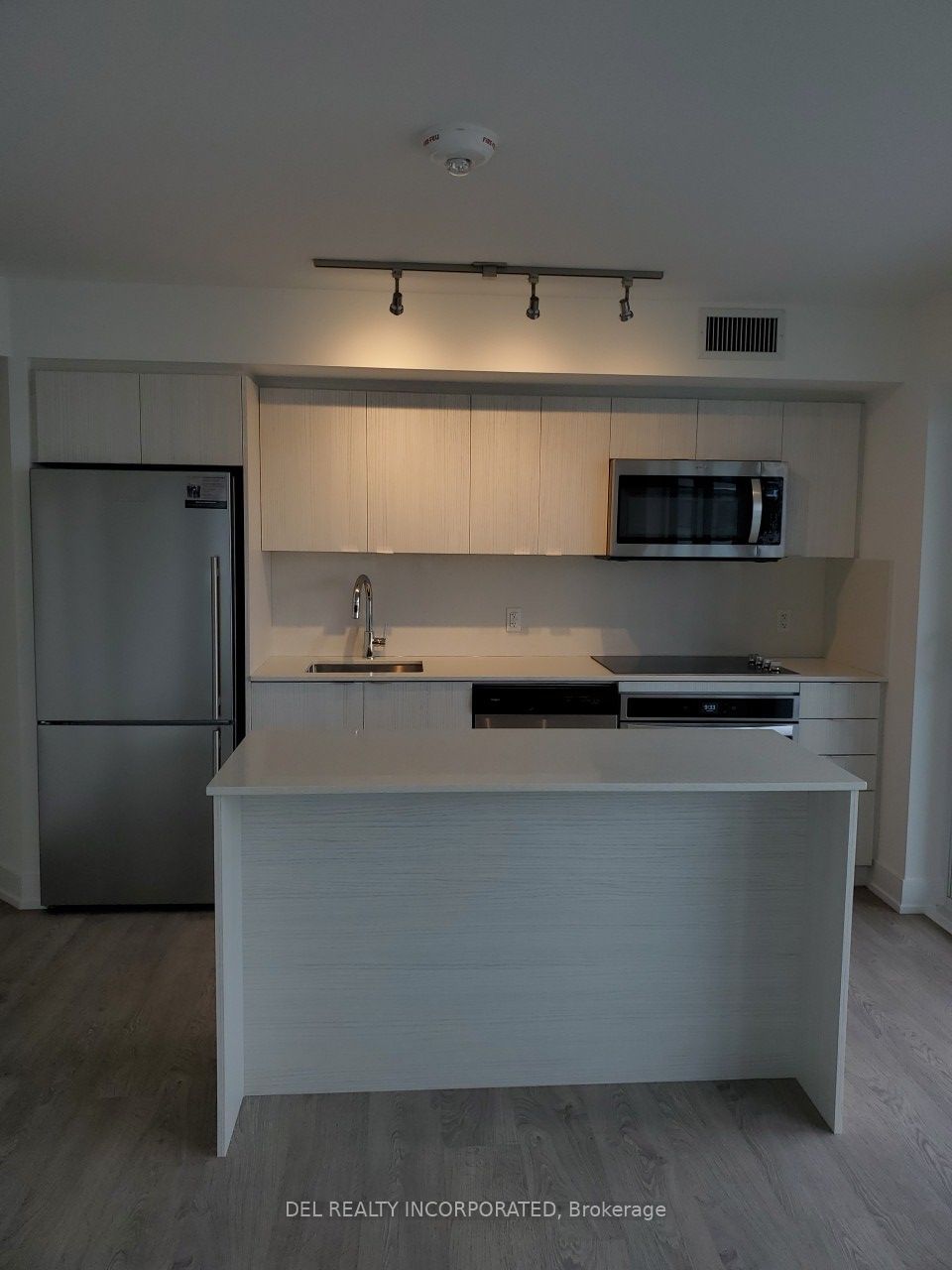 5 Mabelle Ave, unit 429 for rent