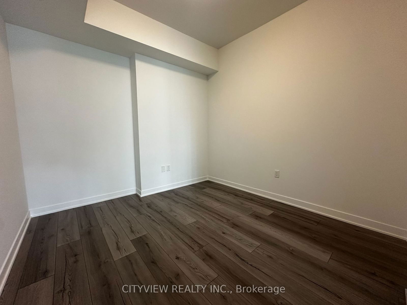 395 Dundas St W, unit 106 for rent