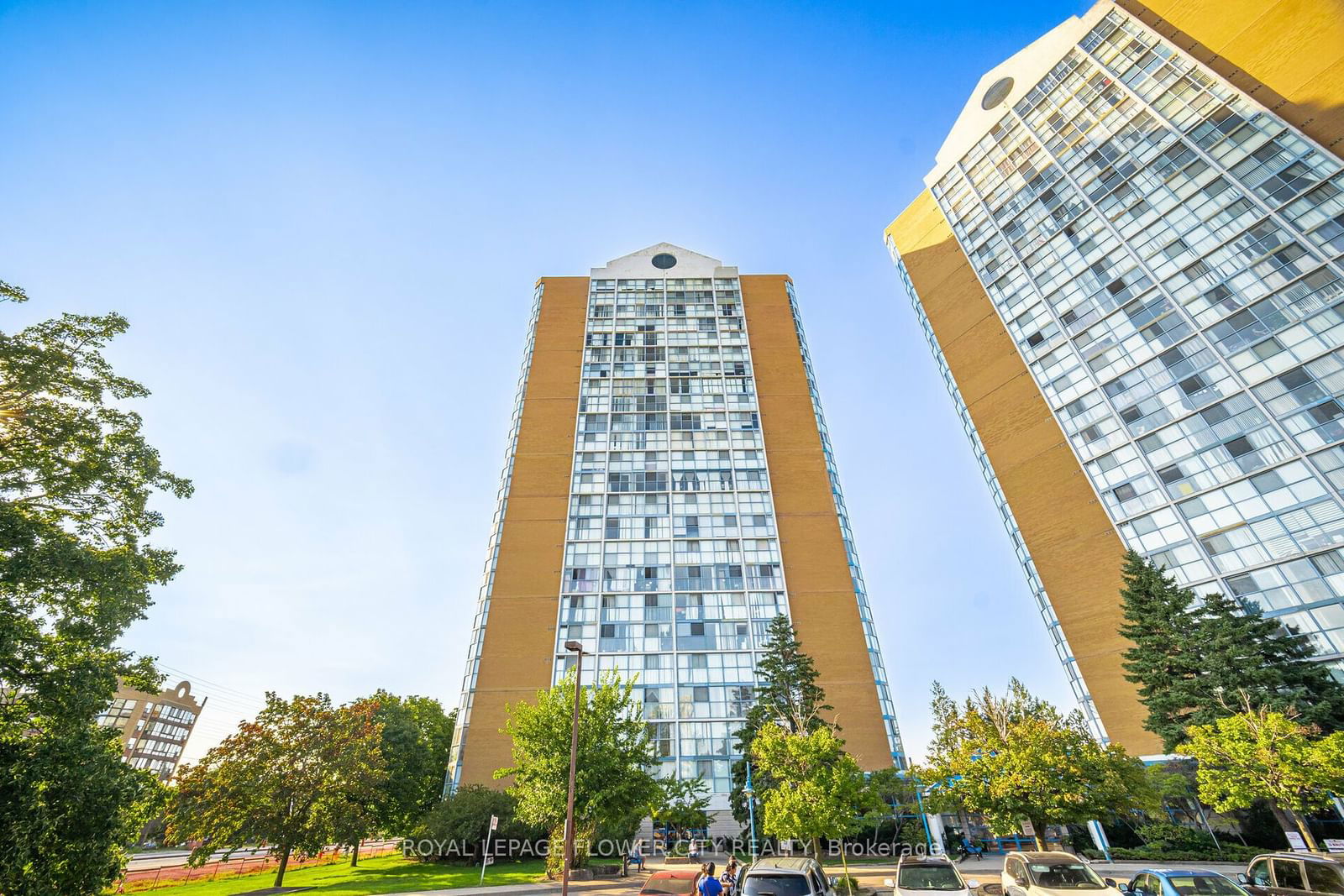 25 Trailwood Dr, unit 304 for sale