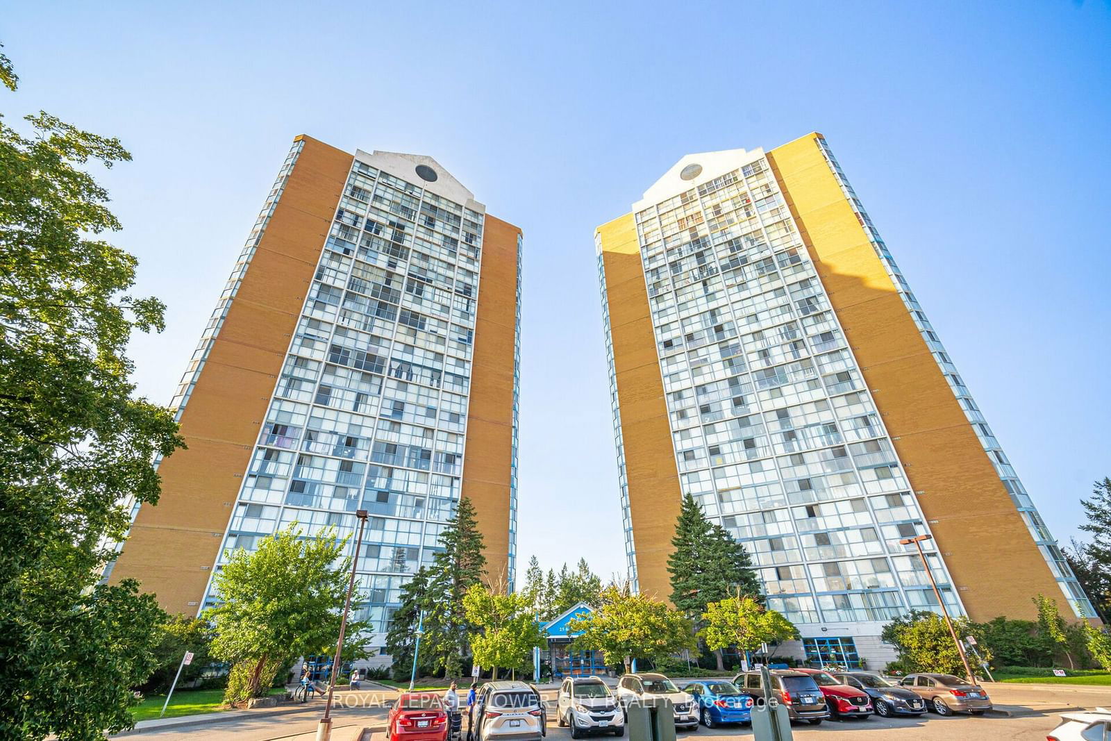 25 Trailwood Dr, unit 304 for sale