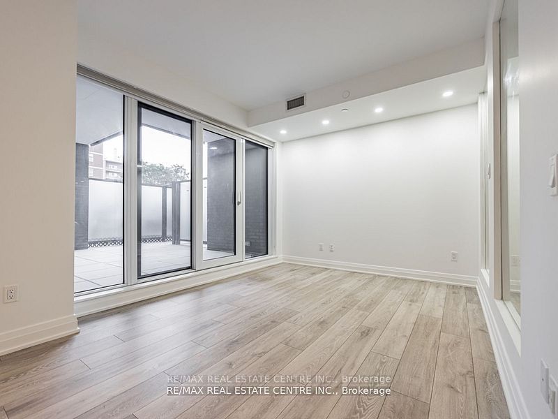 21 Park St E, unit 201 for sale