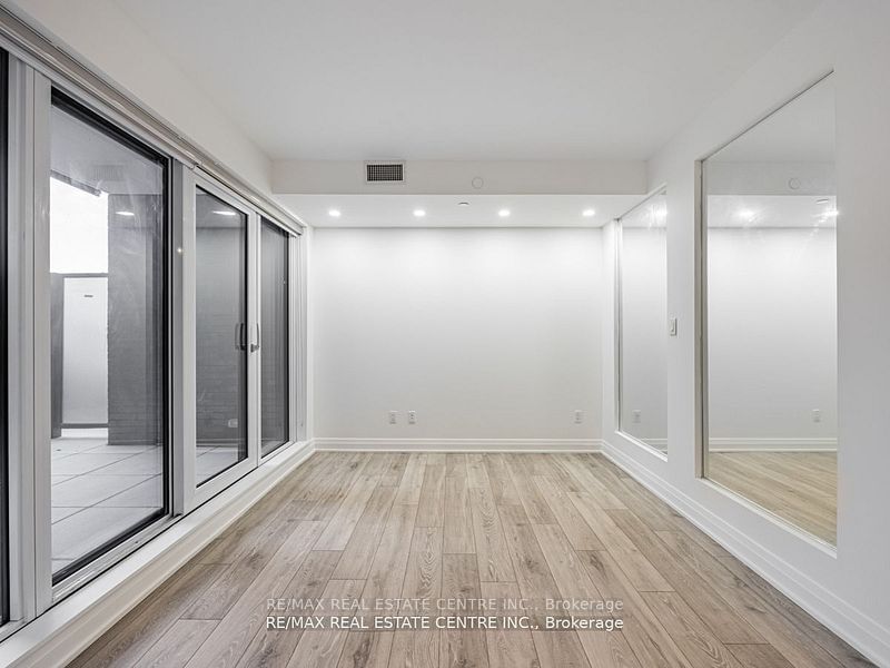 21 Park St E, unit 201 for sale