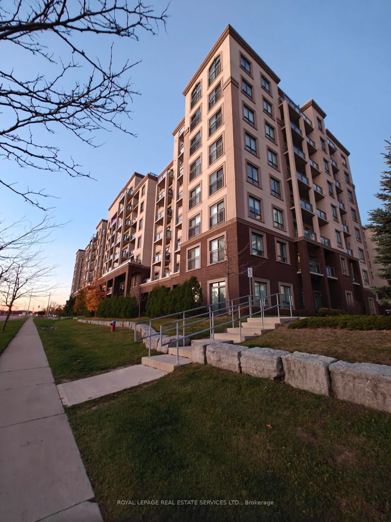 2490 Old Bronte Rd, unit 817 for rent