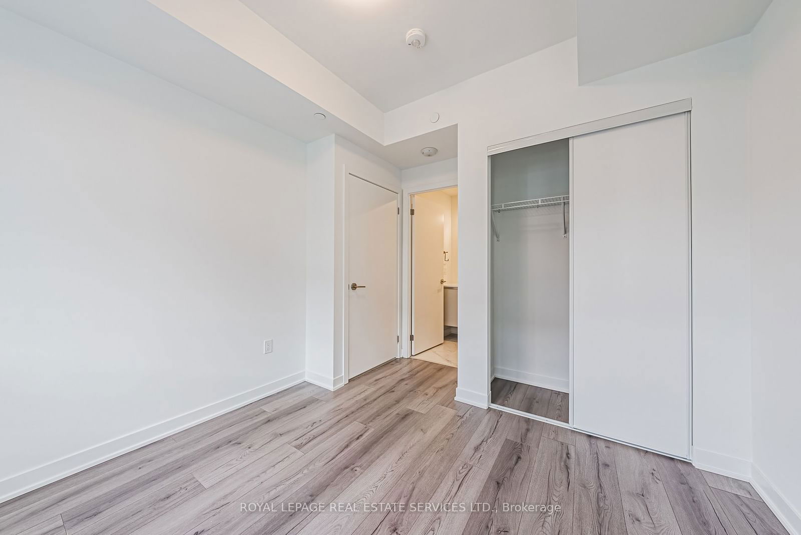 395 Dundas St W, unit 623 for rent