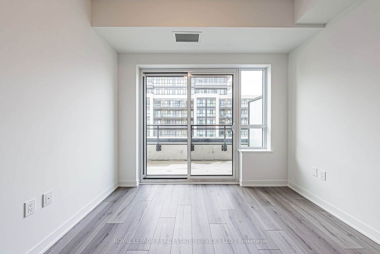 395 Dundas St W, unit 623 for rent