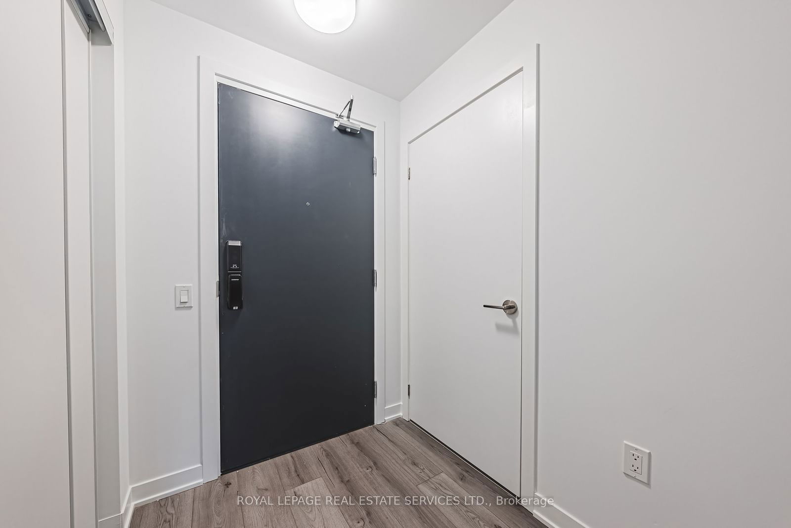 395 Dundas St W, unit 623 for rent