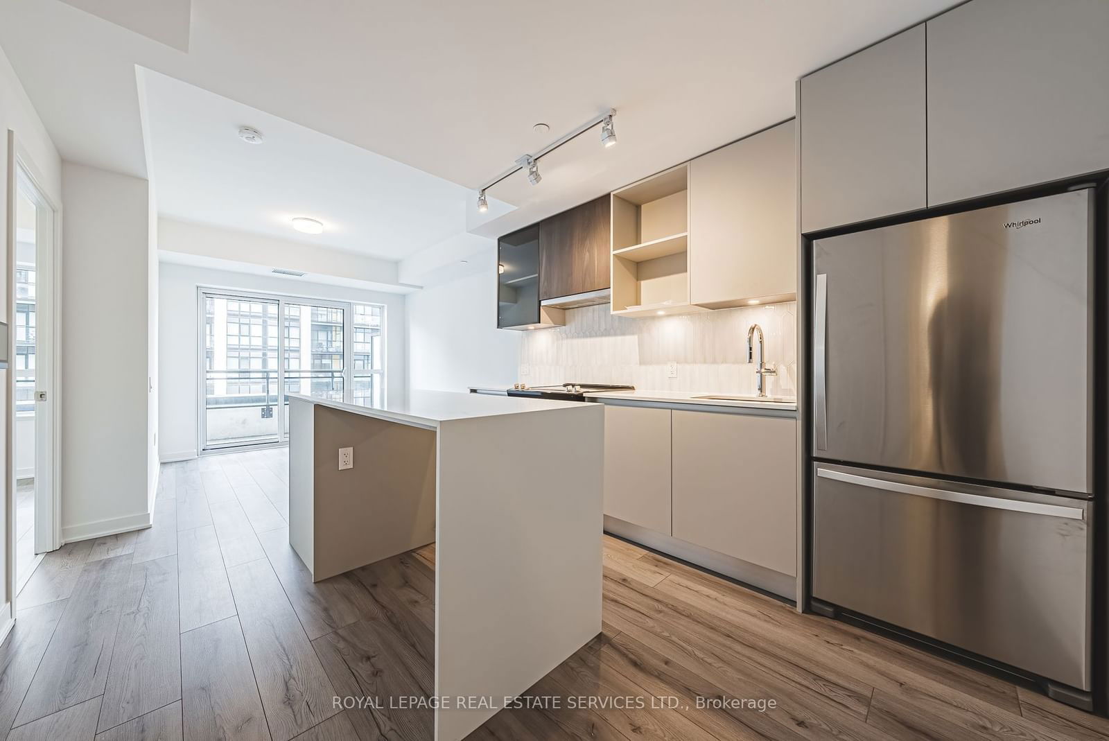 395 Dundas St W, unit 623 for rent