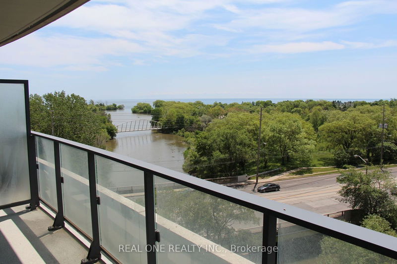 2212 Lake Shore Blvd W, unit 702 for rent