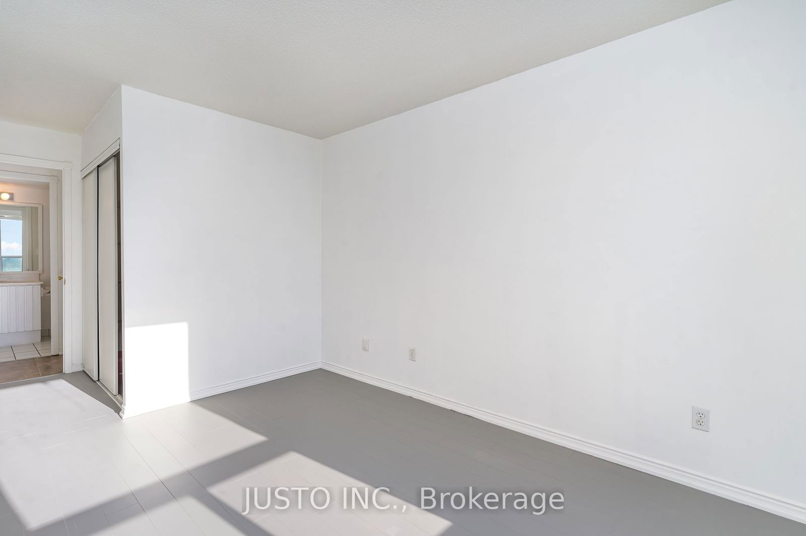 135 Hillcrest Ave, unit PH6 for rent