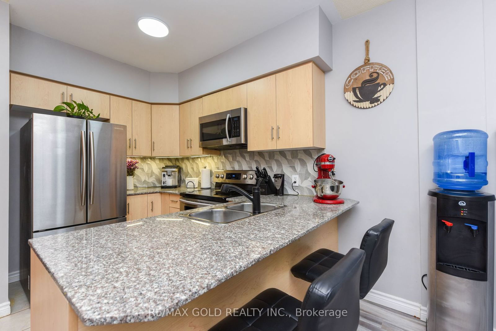 7405 Goreway Dr, unit 112 for sale