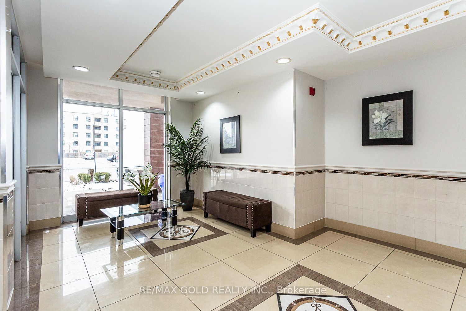 7405 Goreway Dr, unit 112 for sale