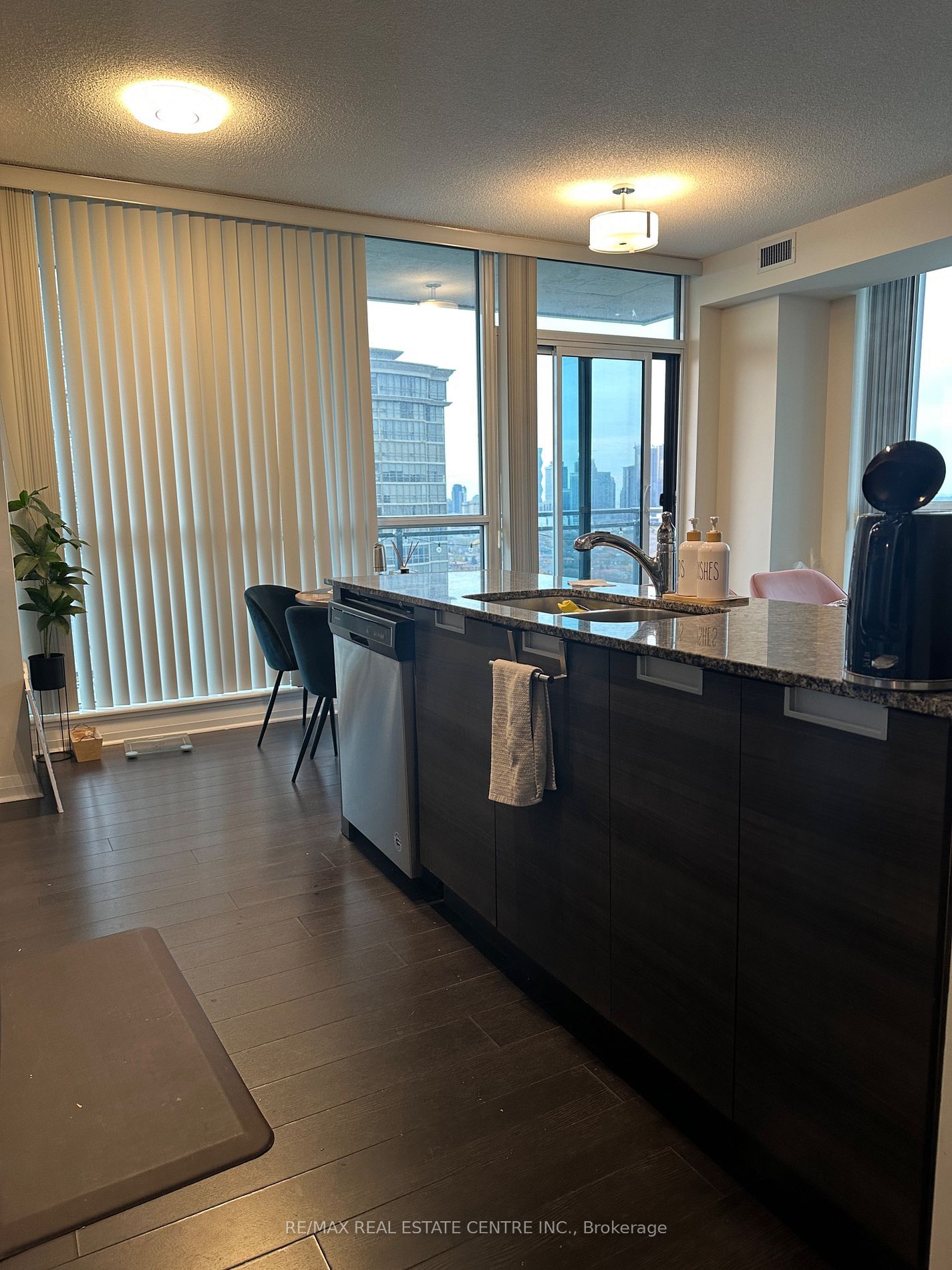 75 Eglinton Ave, unit 1404 for rent