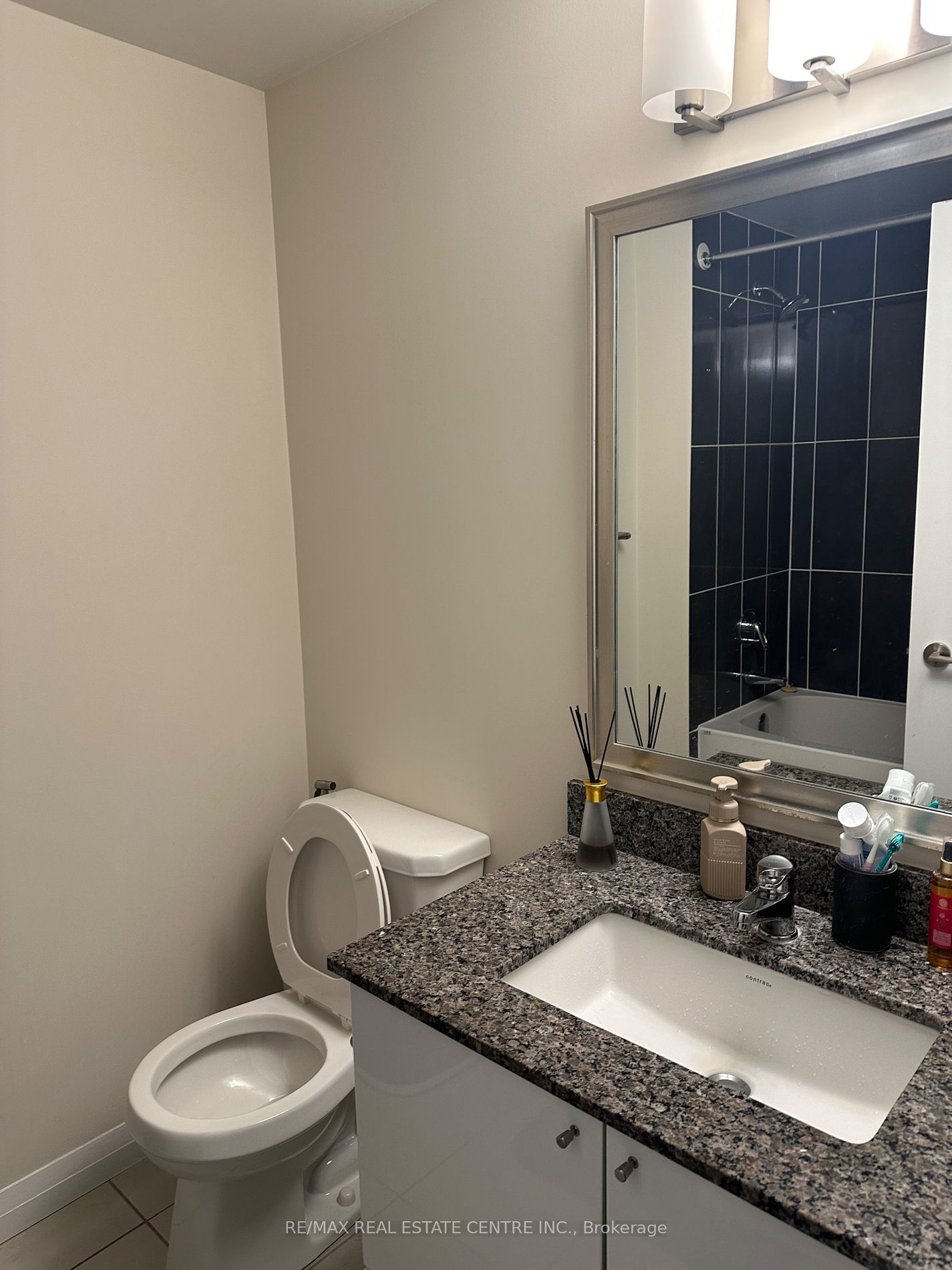 75 Eglinton Ave, unit 1404 for rent