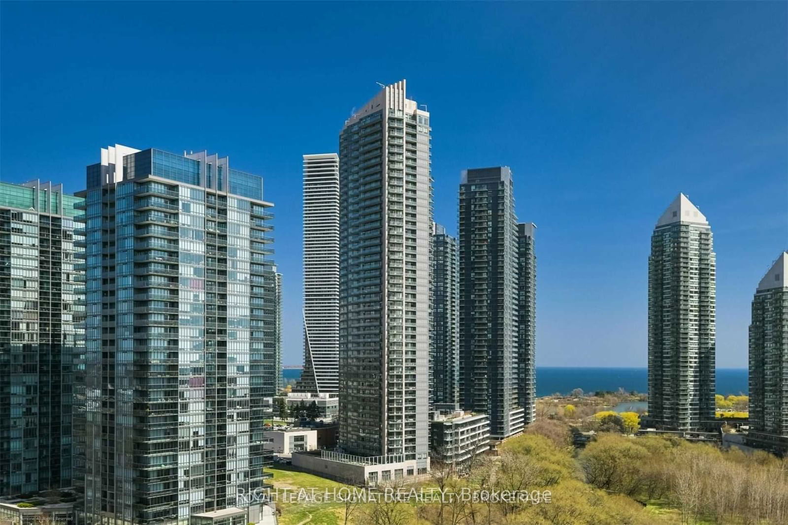 36 Park Lawn Rd, unit 305 for sale