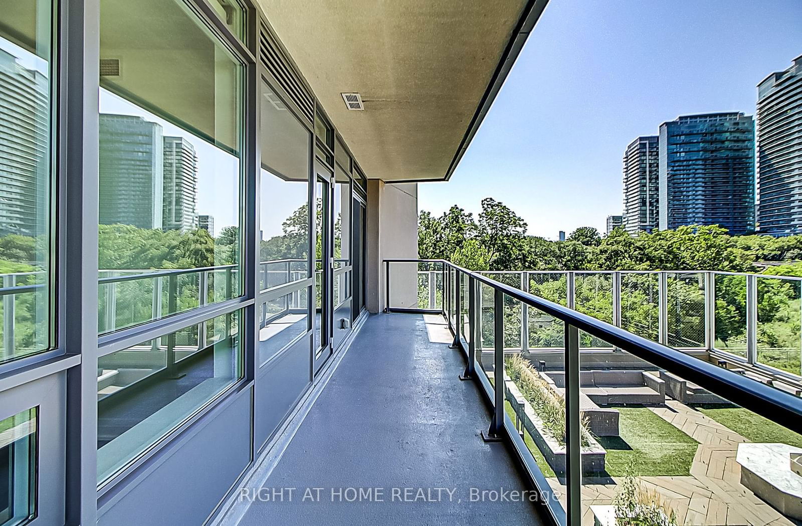 36 Park Lawn Rd, unit 305 for sale