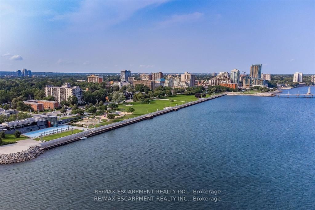 2060 Lakeshore Rd, unit 304 for rent