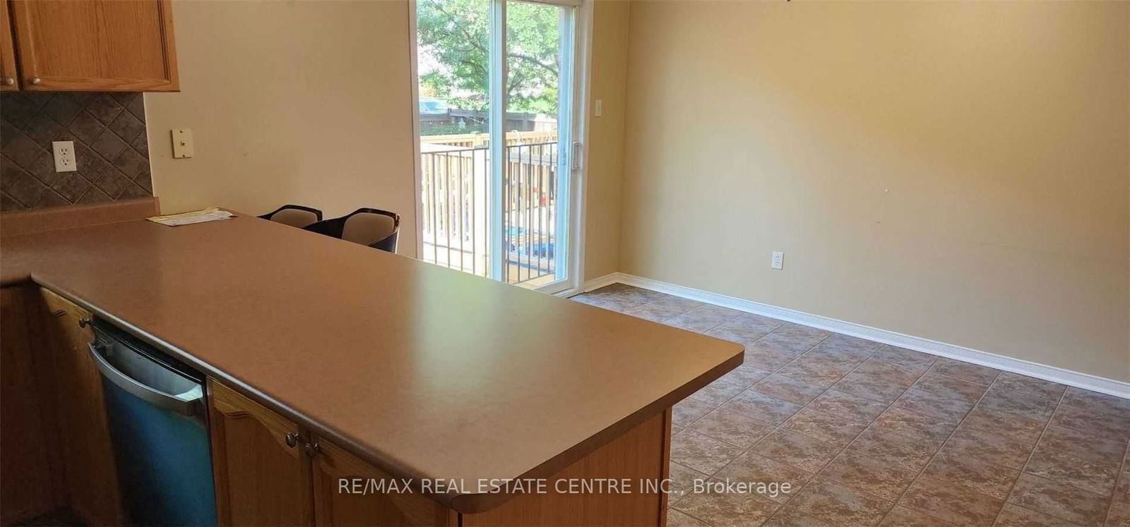 2370 Britannia Rd, unit 3 for rent