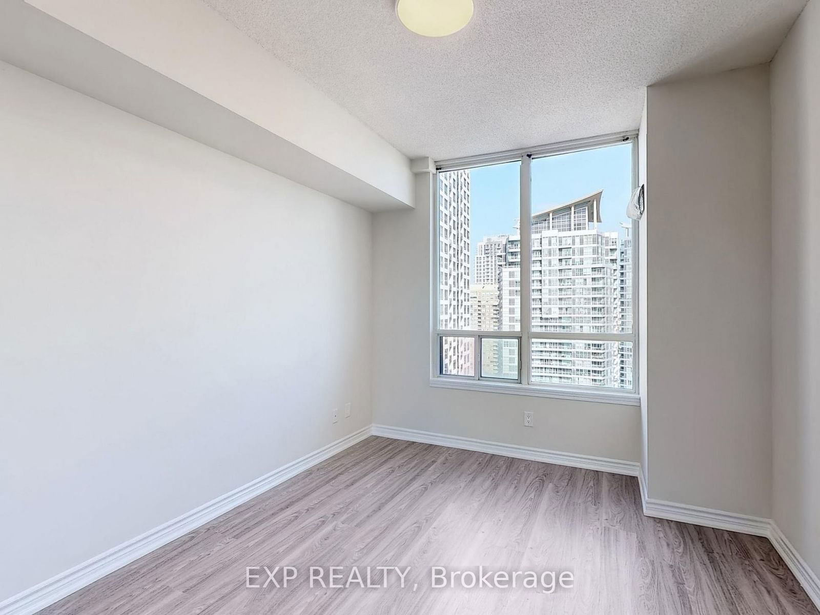 3504 Hurontario St, unit 2509 for rent