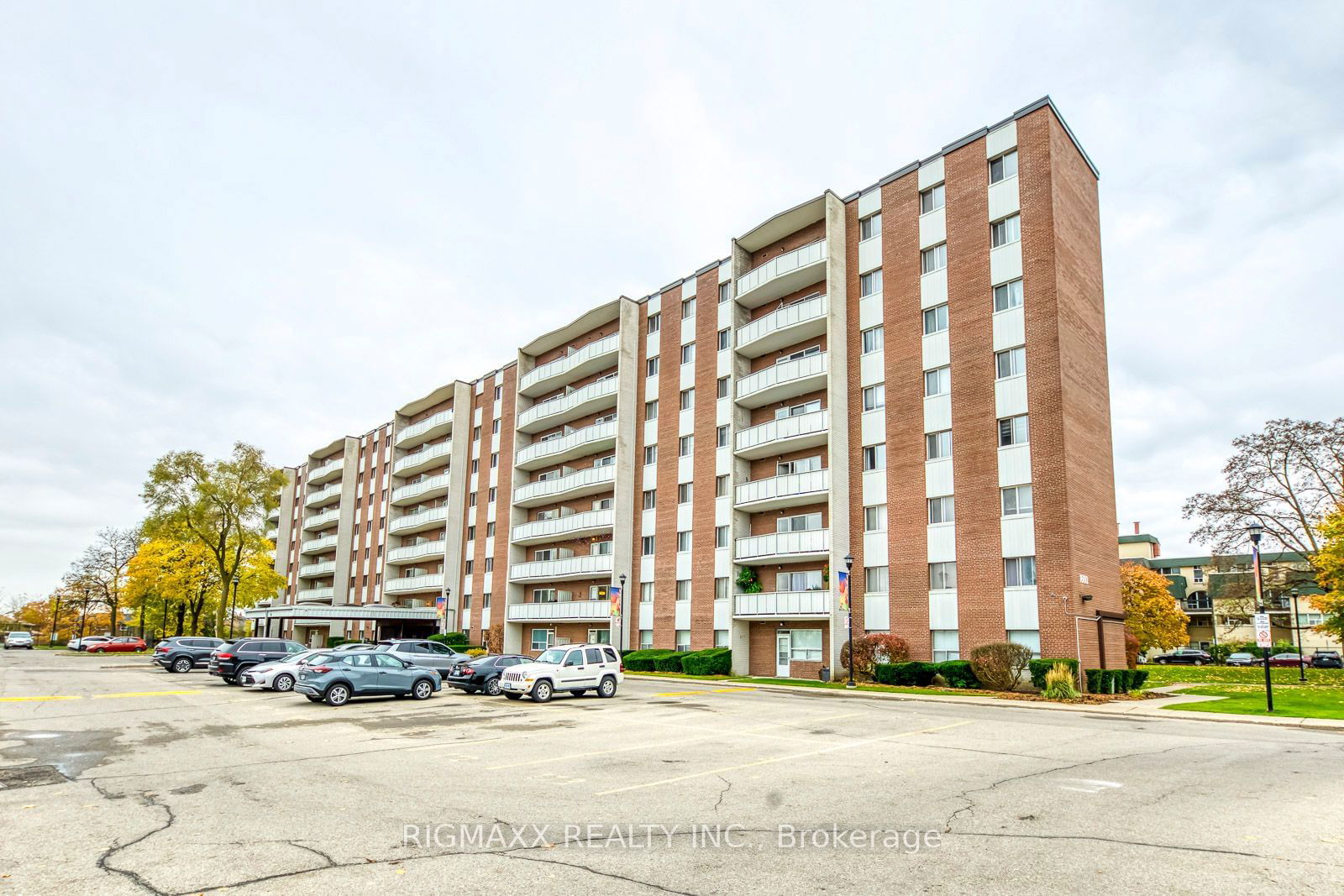 1660 Bloor St E, unit 801 for rent