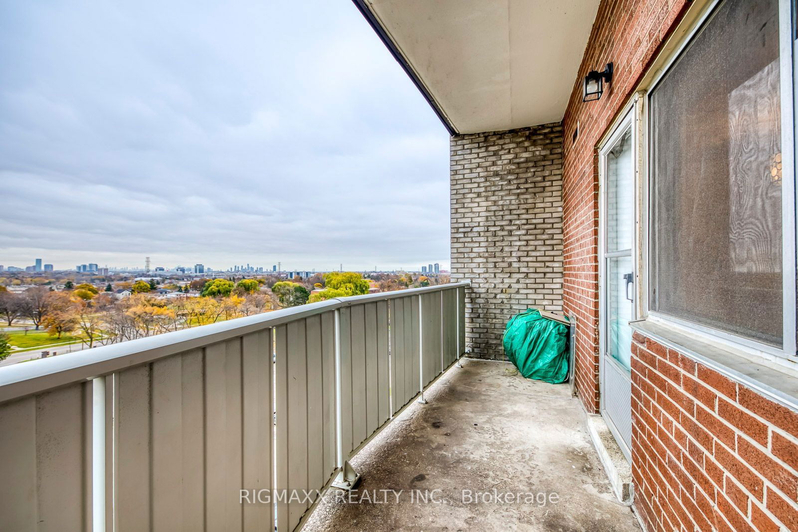 1660 Bloor St E, unit 801 for rent